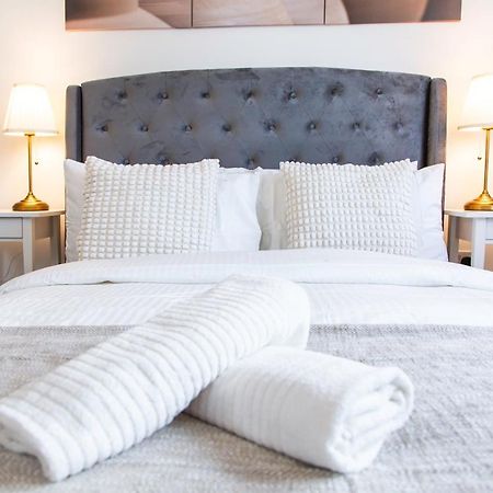 Cozy Townhouse In The Heart Of Greater Manchester Villa Bagian luar foto