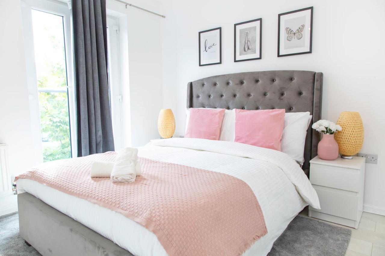 Cozy Townhouse In The Heart Of Greater Manchester Villa Bagian luar foto