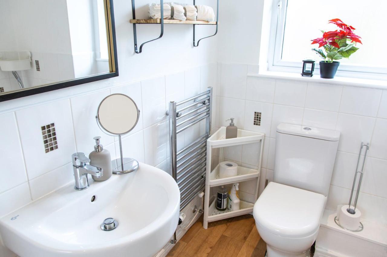 Cozy Townhouse In The Heart Of Greater Manchester Villa Bagian luar foto