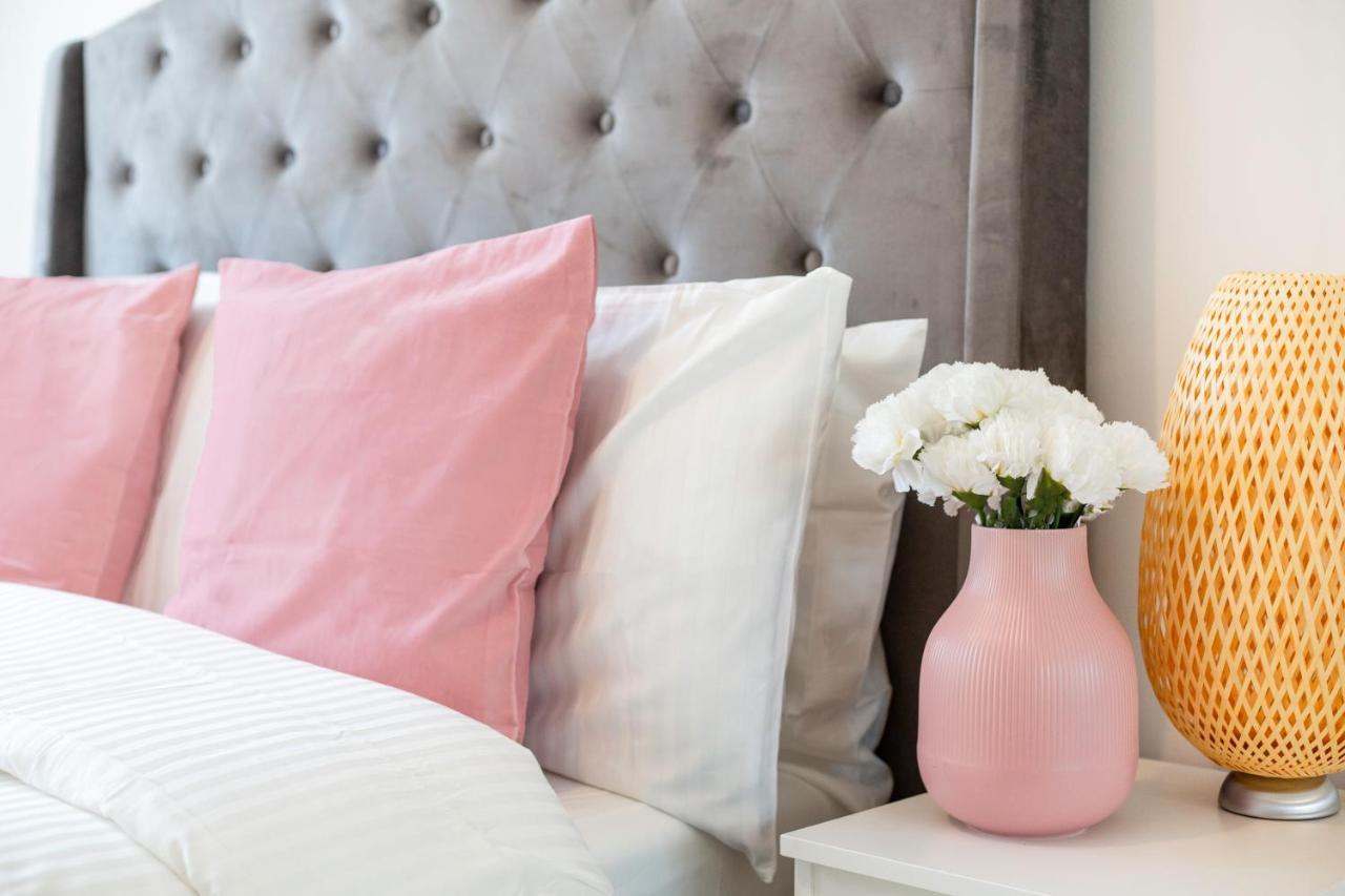 Cozy Townhouse In The Heart Of Greater Manchester Villa Bagian luar foto