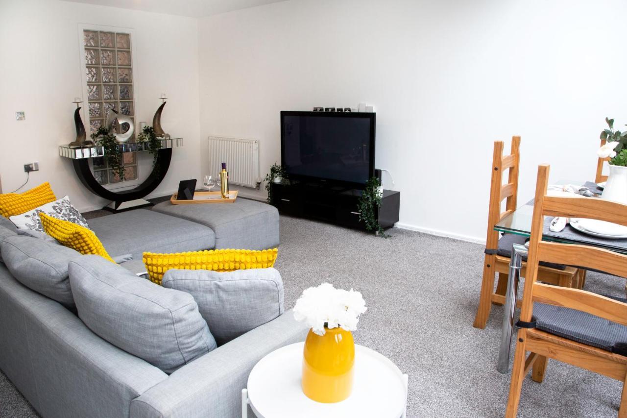 Cozy Townhouse In The Heart Of Greater Manchester Villa Bagian luar foto