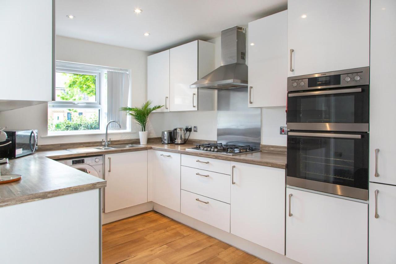 Cozy Townhouse In The Heart Of Greater Manchester Villa Bagian luar foto