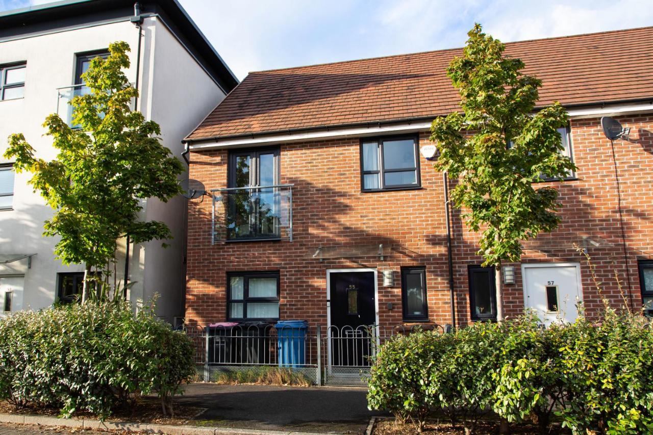 Cozy Townhouse In The Heart Of Greater Manchester Villa Bagian luar foto