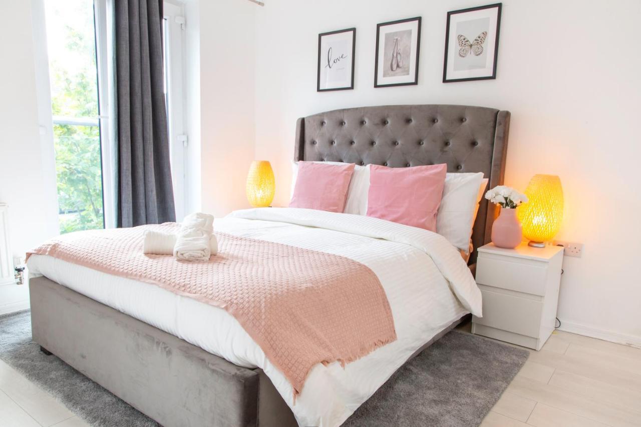 Cozy Townhouse In The Heart Of Greater Manchester Villa Bagian luar foto