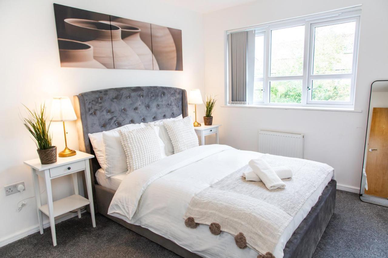 Cozy Townhouse In The Heart Of Greater Manchester Villa Bagian luar foto