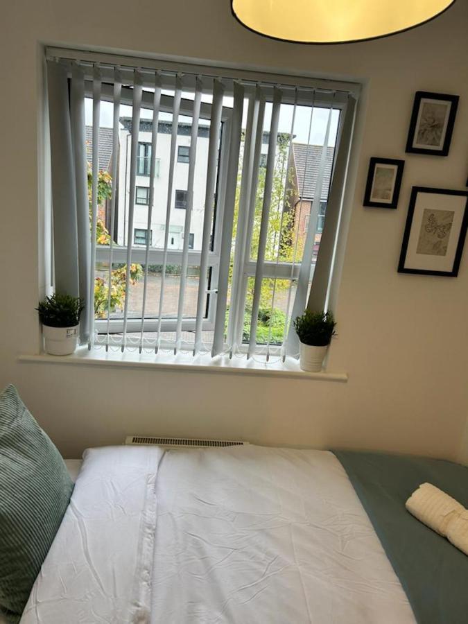 Cozy Townhouse In The Heart Of Greater Manchester Villa Bagian luar foto
